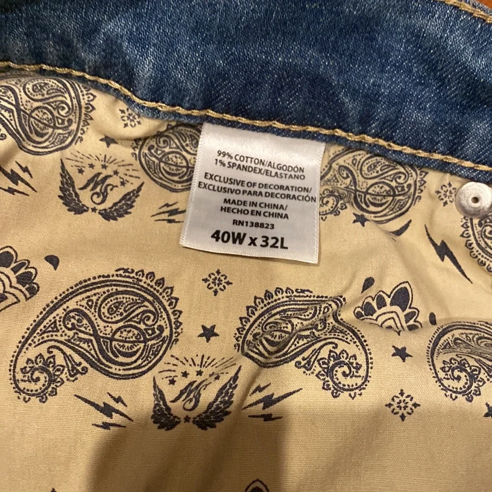 Moonshine Spirit Men’s Jeans by Brad Paisley - Picture 4 of 5